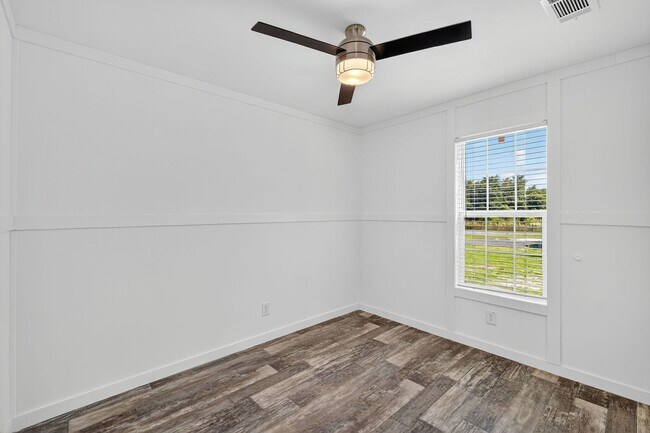 Building Photo - Brand-New Home on Canal to Lake Griffin – Available Now!