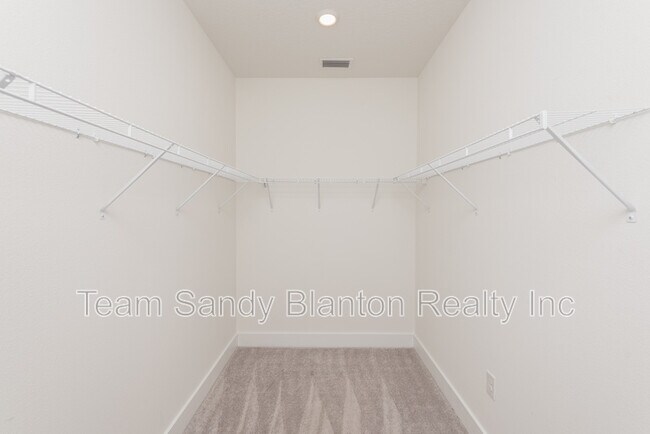 Building Photo - 874 Windhill Dr