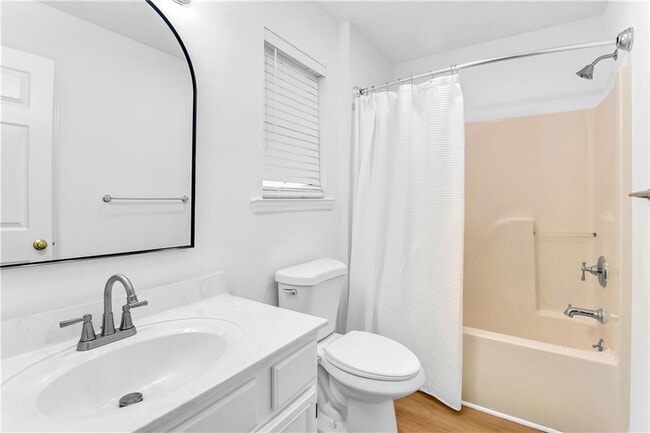 Building Photo - 509 Cedar St