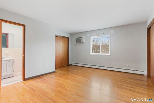 Building Photo - 86 Harbor Dr