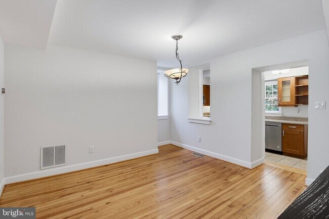 Building Photo - 871 Oella Ave