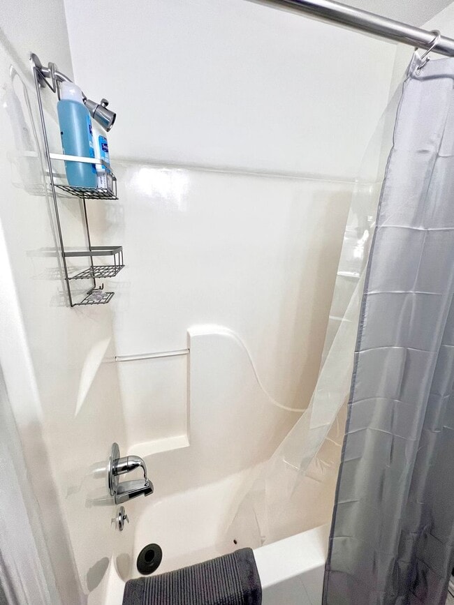 Building Photo - 707 Bagwell Ct