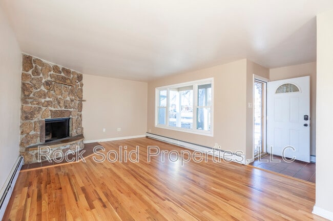 Building Photo - 1529 Walnut Dr