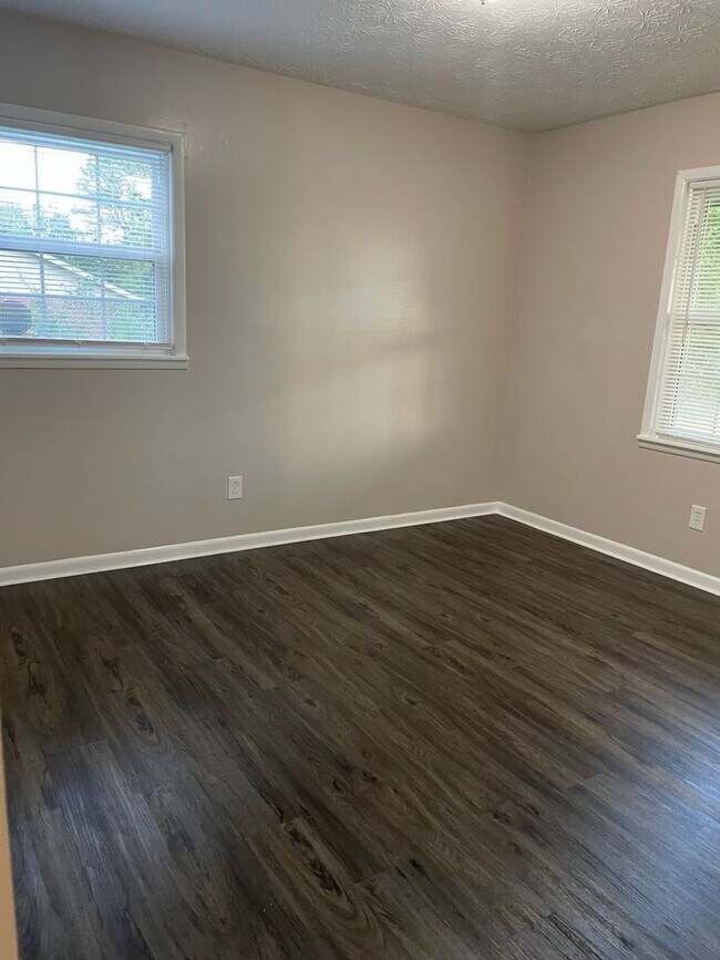 Building Photo - 8927 Cornell Dr