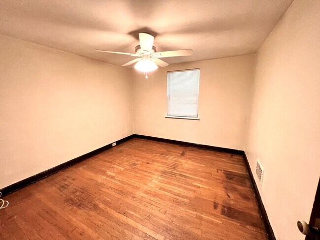 Building Photo - 1851 Capital Ave