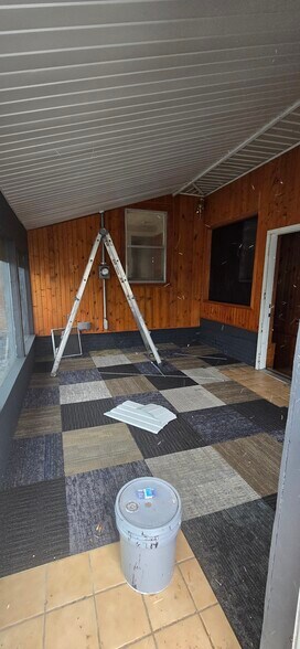 Building Photo - 1420 Thompson Ave