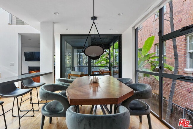 Building Photo - 7 Vicente Ter