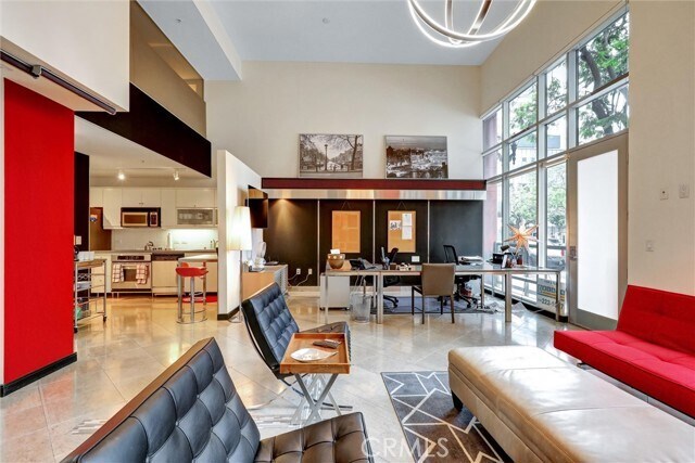 Building Photo - 350 W Ash St