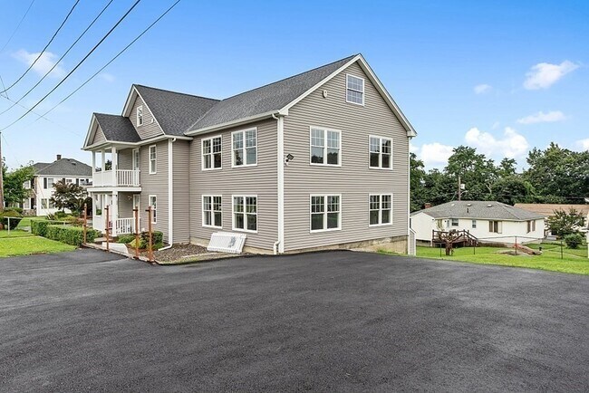 Building Photo - 53 Fenwood Rd