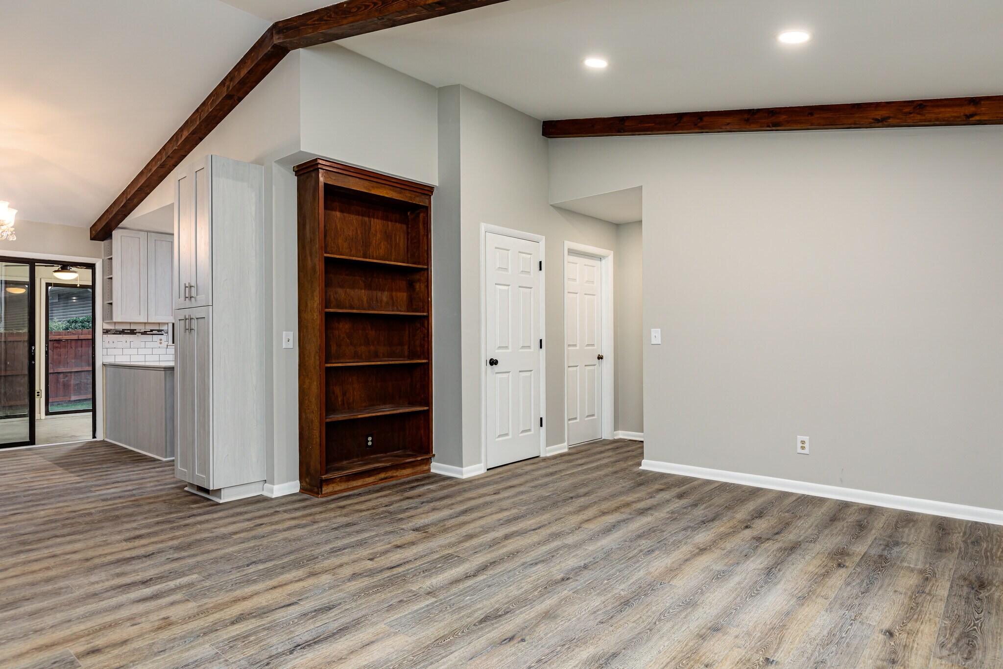 Building Photo - 1635 Longleaf Dr E