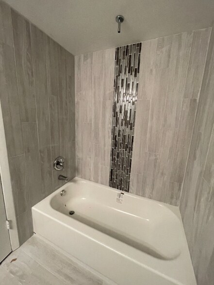 Building Photo - 2701 Riverside Dr