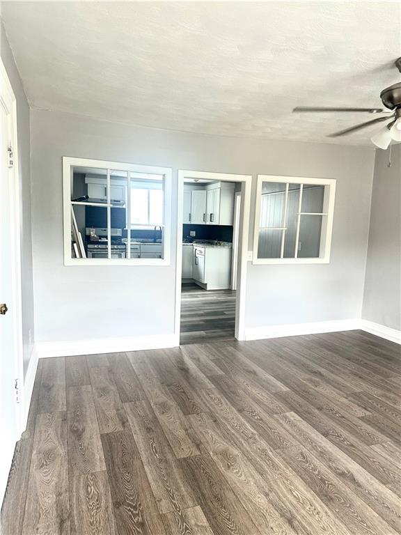 Building Photo - 804 Main St