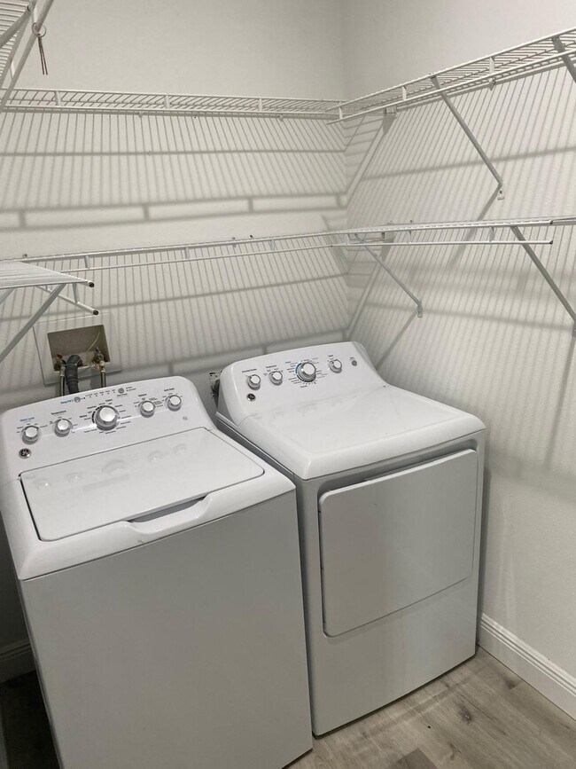 Building Photo - 1341 Flaxwood Ave