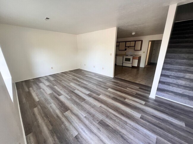 Building Photo - Blacksburg, 4 BR / 2.5 BA Townhouse, Available August