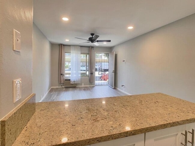 Building Photo - Charming 1 bedroom in Mission Valley!