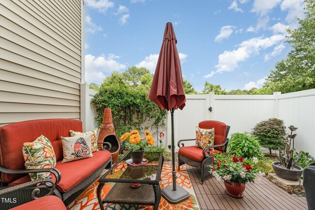 Building Photo - Beautifully Updated Townhome Near Historic Downtown Apex