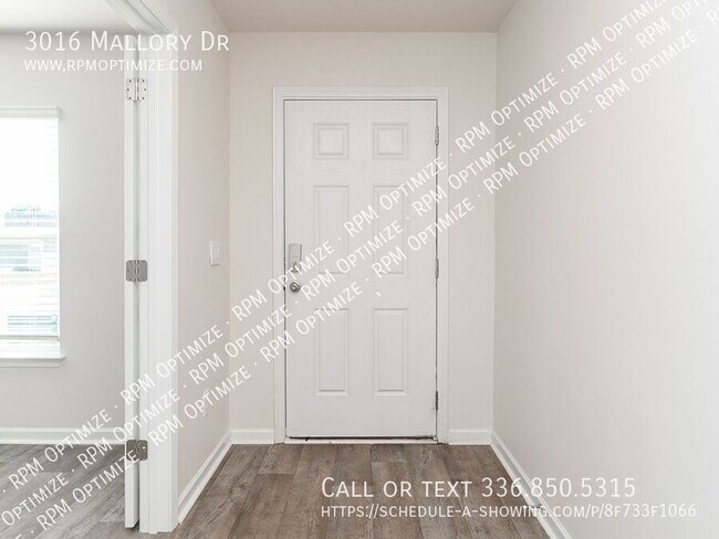Building Photo - 3016 Mallory Dr