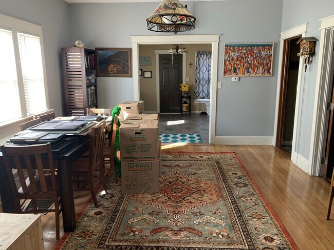 Building Photo - House for Lease Near Downtown Sioux Falls