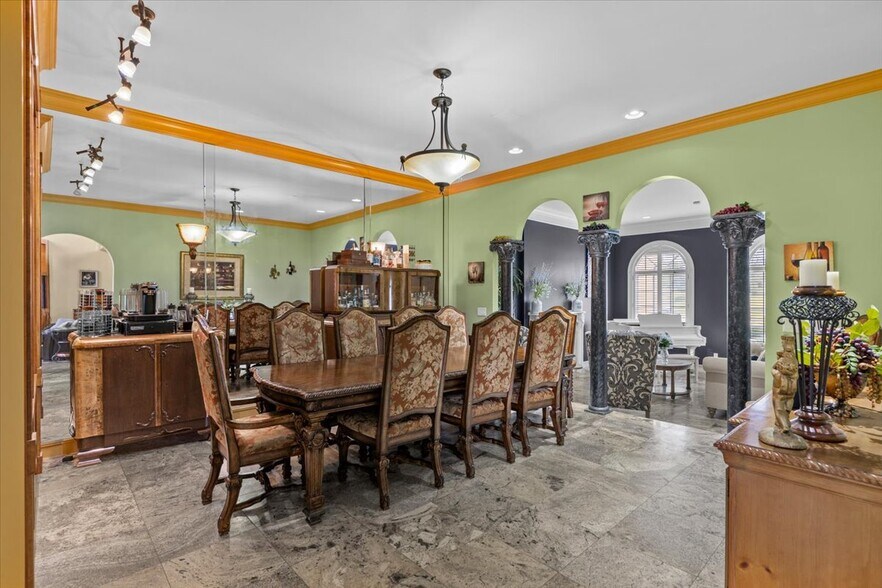 Building Photo - 200 Asphodel Dr