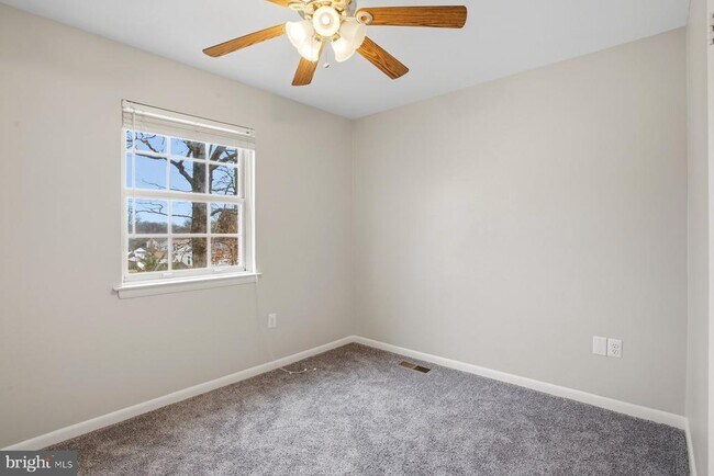 Building Photo - 14367 Springbrook Ct