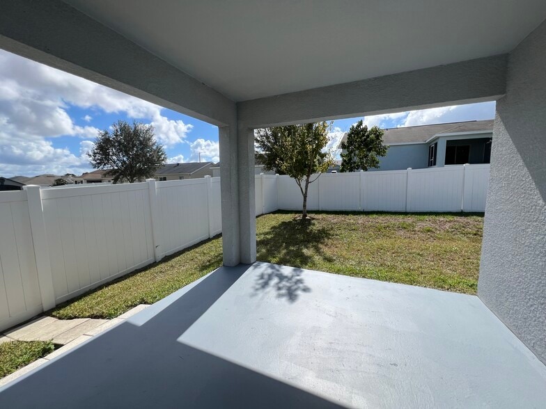 Building Photo - 900 Kingfisher Dr