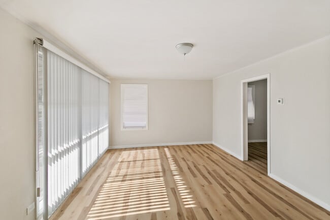 Building Photo - 28 Apple Ln