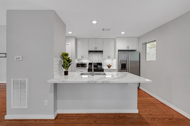 Building Photo - 1504 Cleveland St