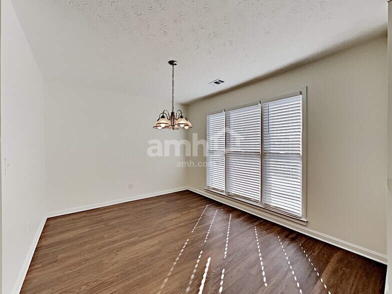 Building Photo - 893 Wellsley Ct