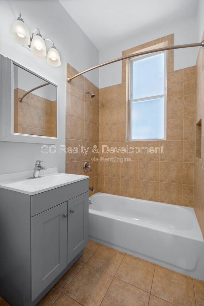 Building Photo - 2130 W Iowa St