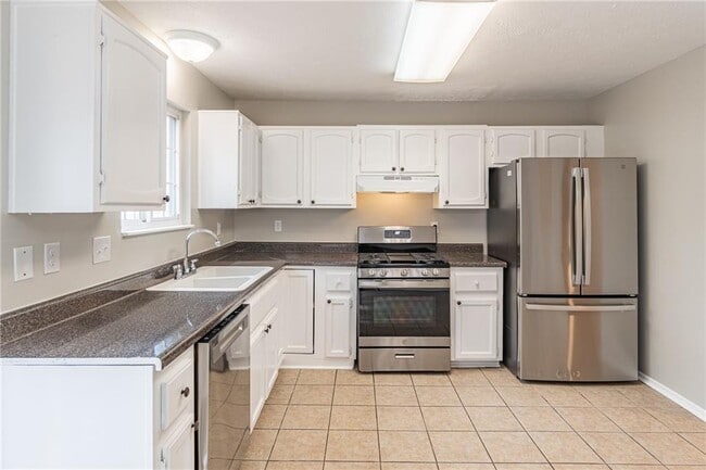 Building Photo - 210 Littlewick Way