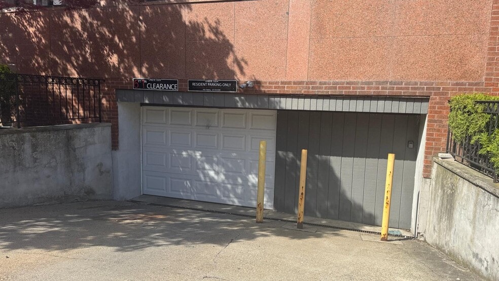 Building Photo - 115 Highland Ave