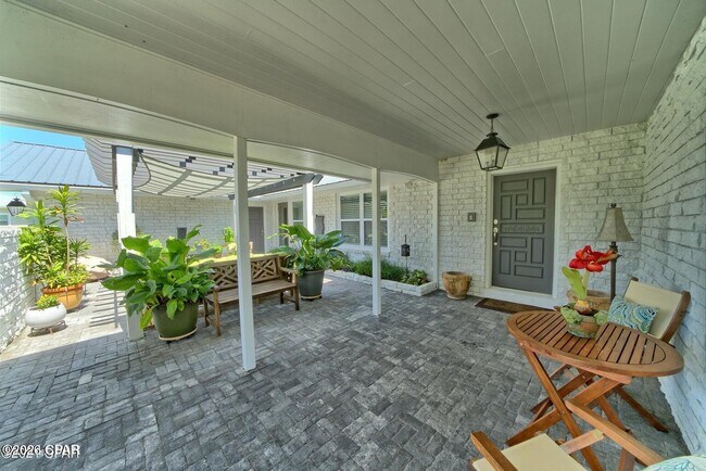 Building Photo - 263 Lullwater Dr