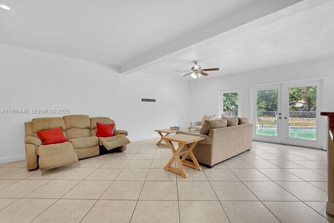 Building Photo - 2417 Pierce St