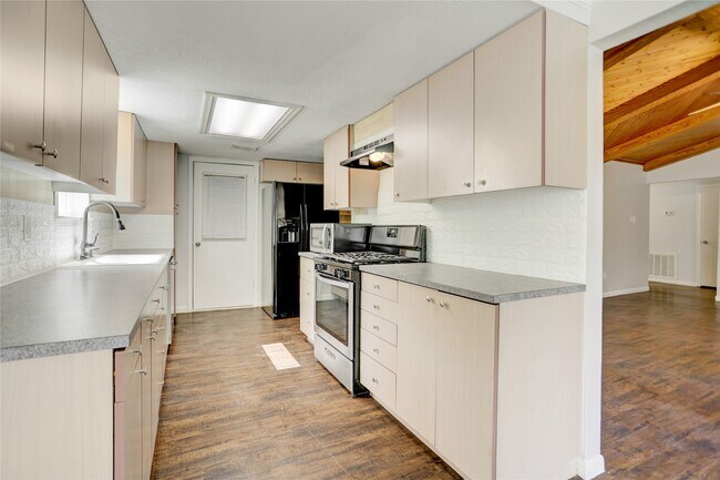 Building Photo - 1811 Cotton Mill Ct