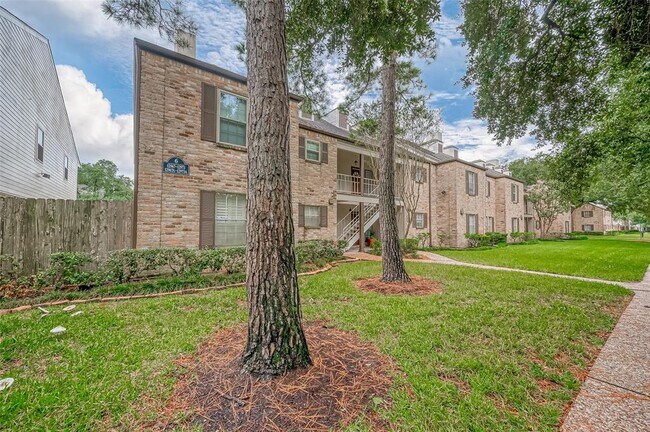 Building Photo - 12967 Trail Hollow Dr