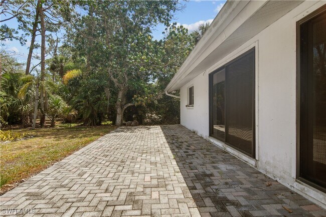 Building Photo - 28058 Oak Ln