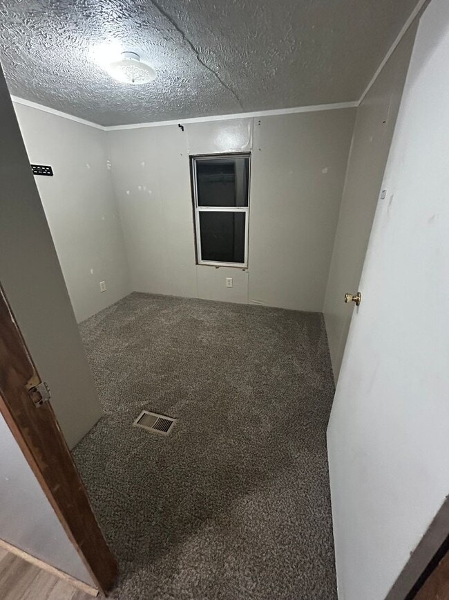 Building Photo - 3925 Tenniel Dr