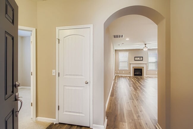 Building Photo - 2520 River Trail Dr
