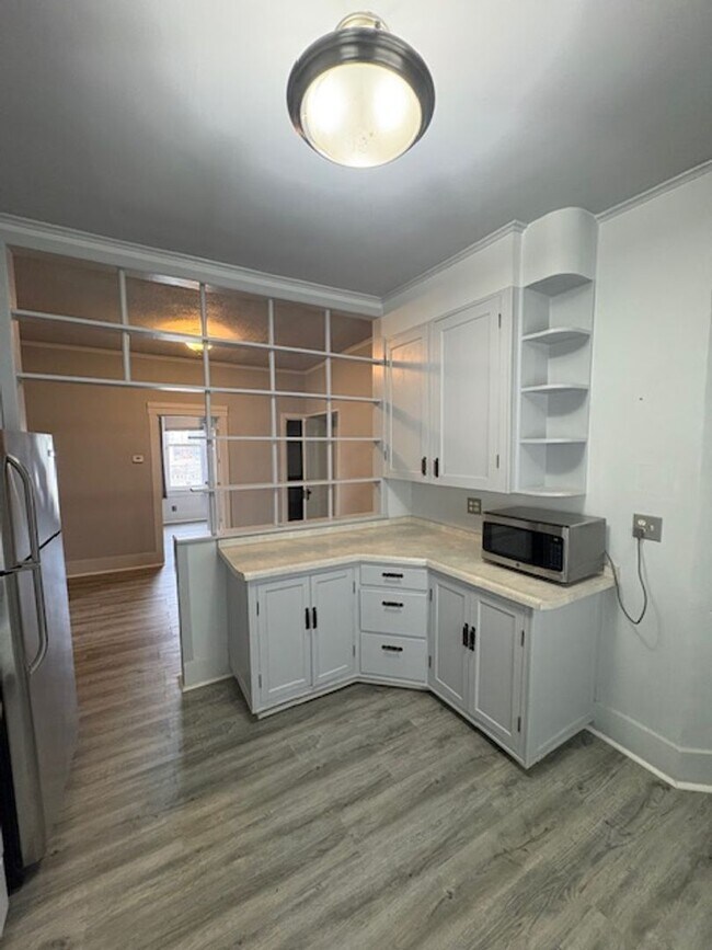 Building Photo - 901 NE Glen Oak Ave