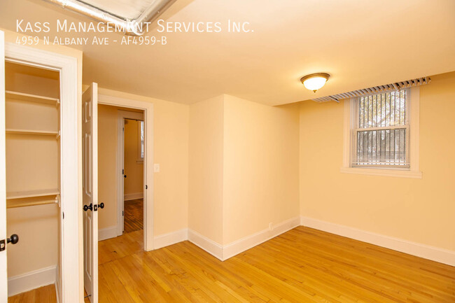 Building Photo - Charming and Spacious 1 bed for rent! Heat...