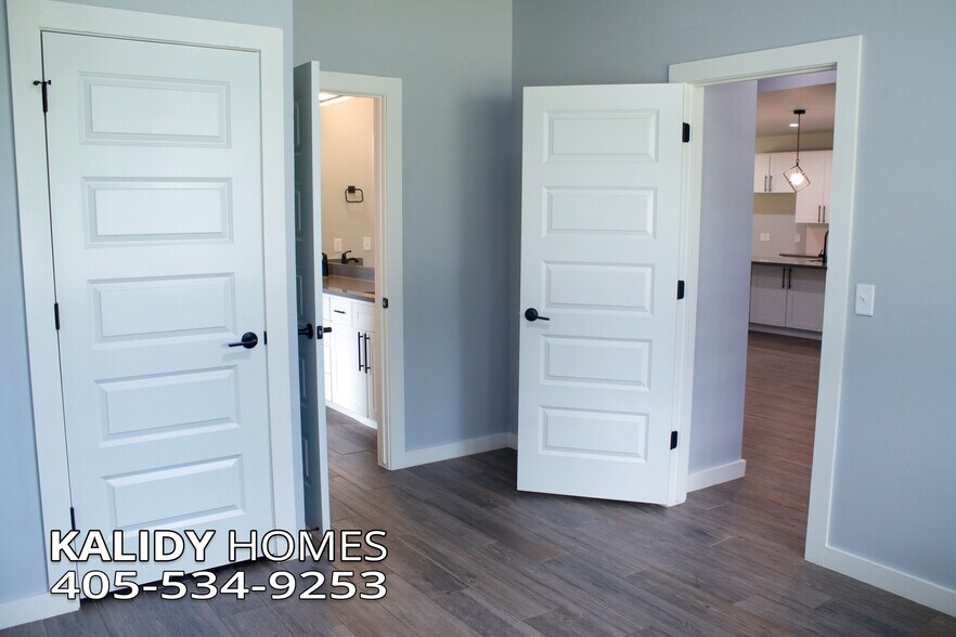 Building Photo - 1716 Kalidy Dr