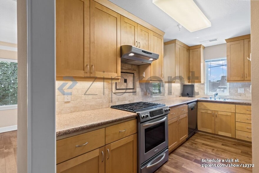 Building Photo - Unit 3