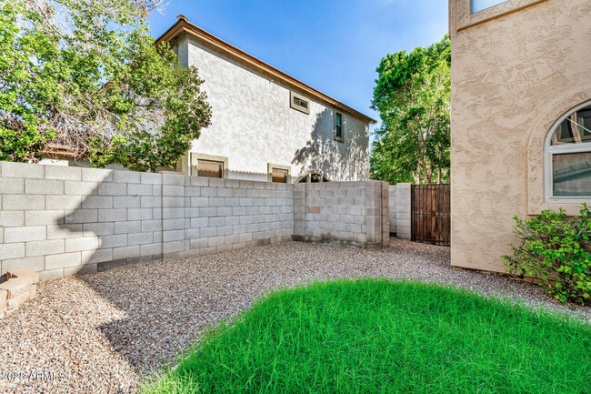 Building Photo - 1844 E Dunbar Dr