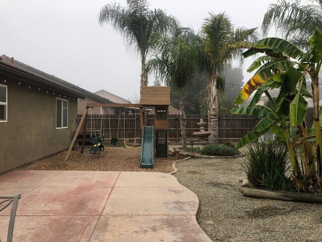 Building Photo - 4738 W Rialto Ave