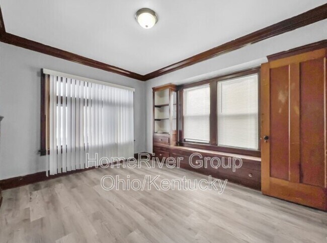 Building Photo - 3046 E 130th St