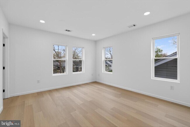 Building Photo - 2932 Yost Pl NE