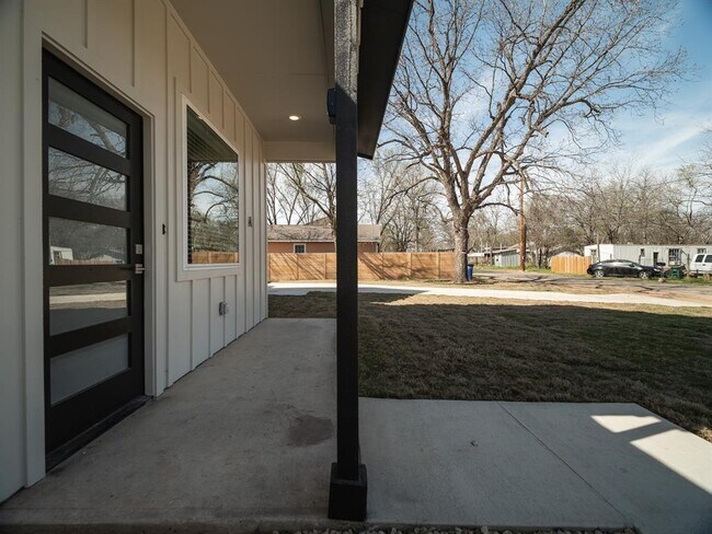 Building Photo - 120 Kimble Ln