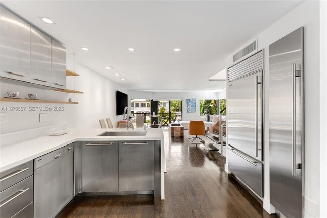 Building Photo - 3560 W Fairview St