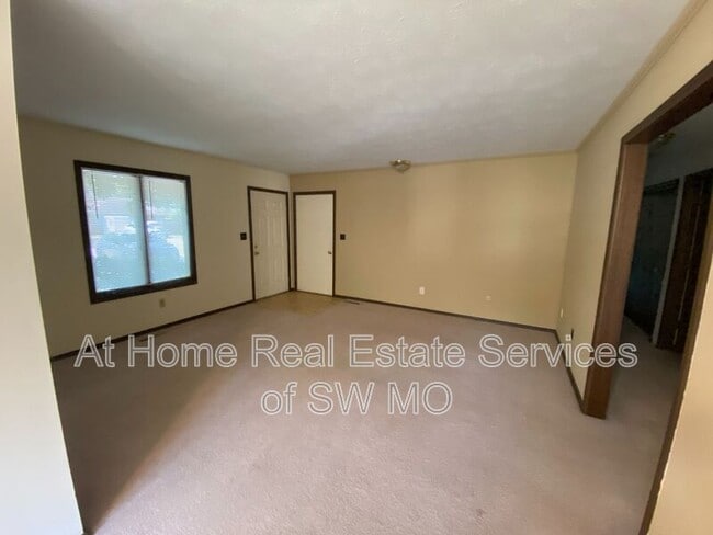 Building Photo - 513 E Latoka Ct