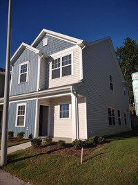 Building Photo - BRAND-NEW Townhome Located in Sanford- Min...